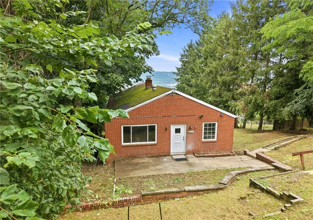 Photo 1 of Single family home for sale at 601 Howard St, Ambridge, PA 15003 | MLS# 1763940 | Listing updated on 2026-09-12