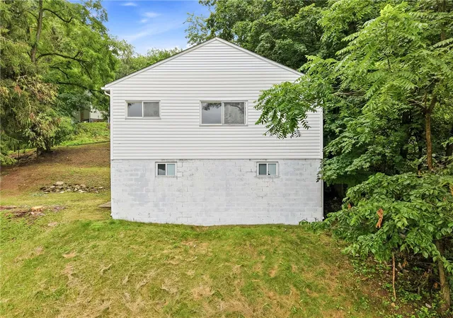 Photo 3 of Single family home for sale at 601 Howard St, Ambridge, PA 15003 | MLS# 1763940 | Listing updated on 2026-09-12
