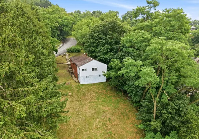 Photo 4 of Single family home for sale at 601 Howard St, Ambridge, PA 15003 | MLS# 1763940 | Listing updated on 2026-09-12