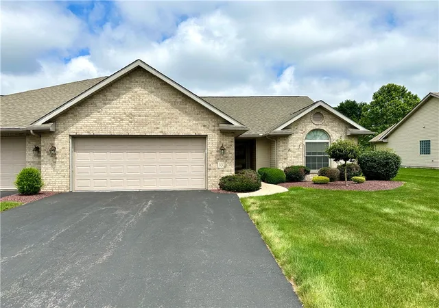 Photo 2 of Condo for sale at 33 Fields Dr, New Castle, PA 16101 | MLS# 1764082 | Listing updated on 2026-09-12