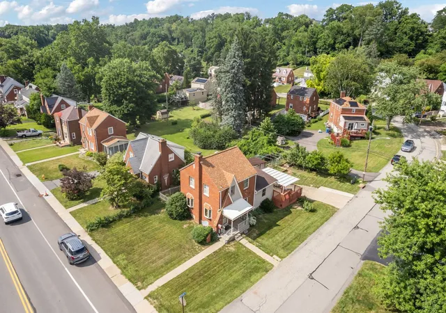 Photo 4 of Single family home for sale at 343 Vanadium Rd, Scott Twp, PA 15243 | MLS# 1764105 | Listing updated on 2026-09-12