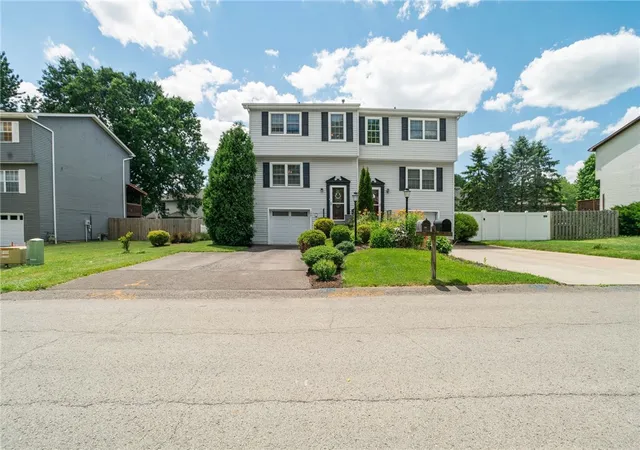 Photo 3 of Townhouse for sale at 207 Opal Dr, Cranberry Twp, PA 16066 | MLS# 1764069 | Listing updated on 2026-09-20