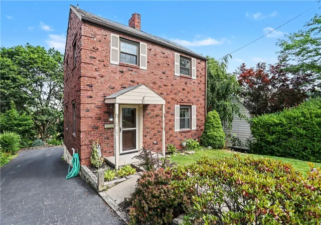Photo 2 of Single family home for sale at 21 Leon Rd, Green Tree, PA 15220 | MLS# 1763266 | Listing updated on 2026-09-12