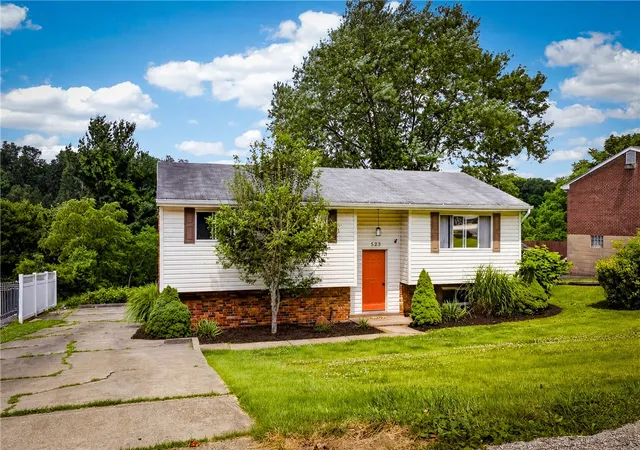 Photo 2 of Single family home for sale at 523 Friendship Dr, Elizabeth Twp/boro, PA 15135 | MLS# 1763919 | Listing updated on 2026-09-14