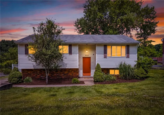 Photo 3 of Single family home for sale at 523 Friendship Dr, Elizabeth Twp/boro, PA 15135 | MLS# 1763919 | Listing updated on 2026-09-14
