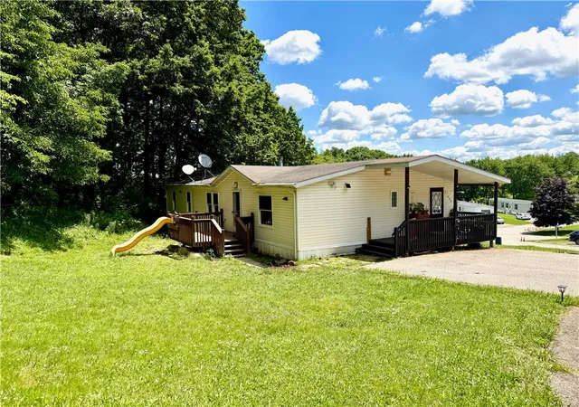 Photo 1 of Manufactured home for sale at 820 Maple Ct, Cranberry Township, PA 16066 | MLS# 1764155 | Listing updated on 2026-09-11