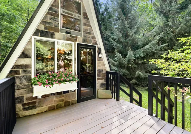 Photo 2 of Single family home for sale at 521 Earl Ansell Rd, Middlecreek Twp, PA 15557 | MLS# 1763878 | Listing updated on 2026-09-11
