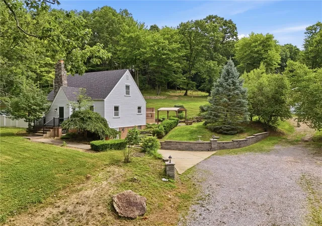 Photo 3 of Single family home for sale at 809 Franklin Rd, Mars, PA 16046 | MLS# 1764198 | Listing updated on 2026-09-03