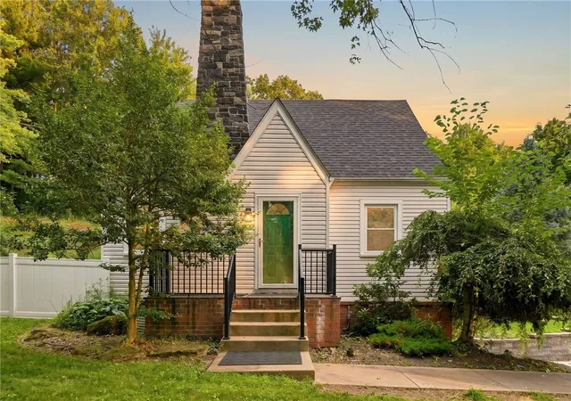 Photo 3 of Single family home for sale at 809 Franklin Rd, Mars, PA 16046 | MLS# 1764198 | Listing updated on 2026-09-03