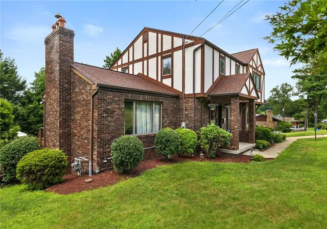 Photo 2 of Single family home for sale at 120 Larchfield Dr, Mc Keesport, PA 15135 | MLS# 1764400 | Listing updated on 2026-09-01