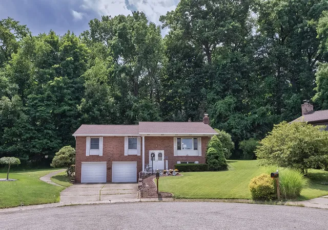 Photo 2 of Sale Pending at 201 Falcon Ridge Dr, New Kensington, PA 15068 | MLS# 1764412 | Listing updated on 2026-09-15