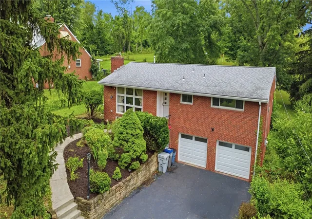 Photo 1 of Single family home for sale at 116 Hidden Valley Rd, Peters Twp, PA 15317 | MLS# 1764132 | Listing updated on 2026-09-03
