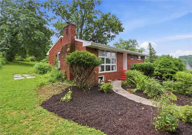 Photo 2 of Single family home for sale at 116 Hidden Valley Rd, Peters Twp, PA 15317 | MLS# 1764132 | Listing updated on 2026-09-03