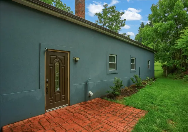 Photo 3 of Single family home for sale at 190 Orchard Ln, Freedom, PA 15042 | MLS# 1764570 | Listing updated on 2026-09-17