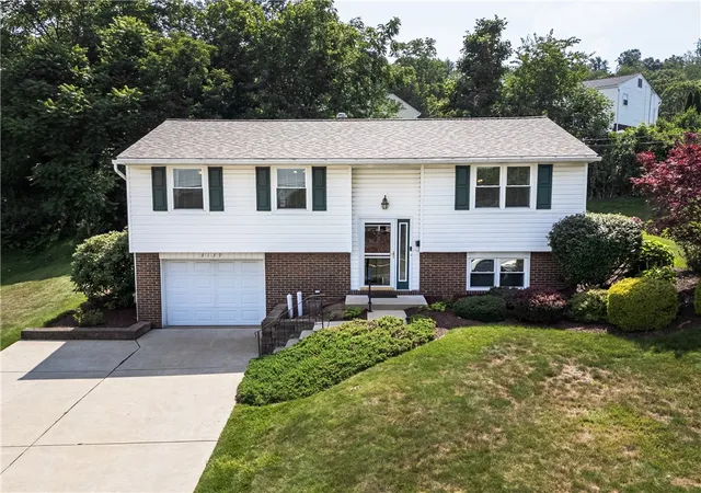 Photo 2 of Single family home for sale at 3139 New Hampshire Dr, Lower Burrell, PA 15068 | MLS# 1764455 | Listing updated on 2026-09-14