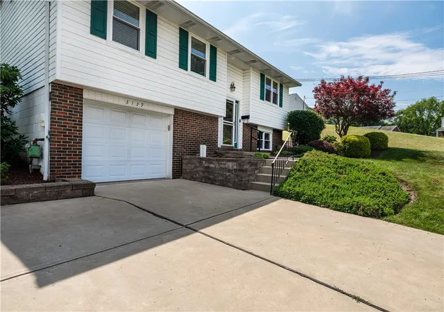 Photo 3 of Single family home for sale at 3139 New Hampshire Dr, Lower Burrell, PA 15068 | MLS# 1764455 | Listing updated on 2026-09-21