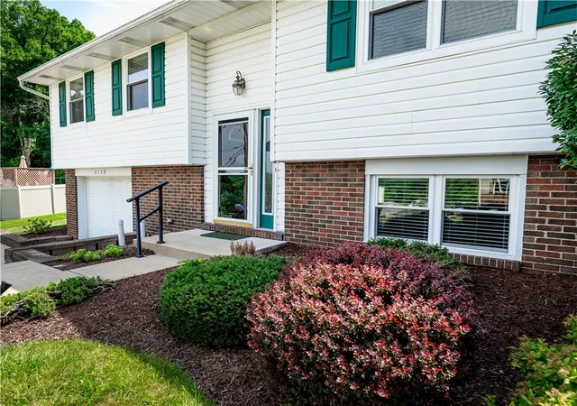 Photo 4 of Single family home for sale at 3139 New Hampshire Dr, Lower Burrell, PA 15068 | MLS# 1764455 | Listing updated on 2026-09-21