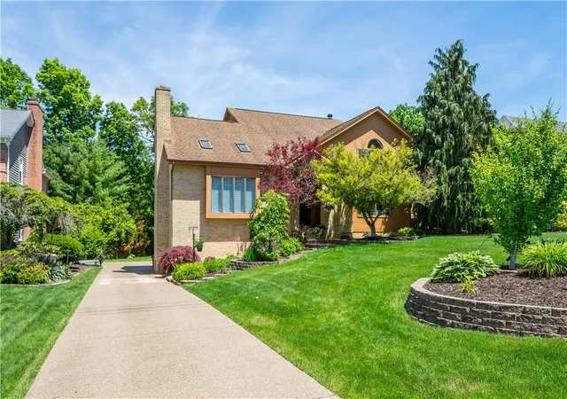 Photo 1 of Single family home for sale at 717 Stonegate Dr, Oakdale, PA 15071 | MLS# 1764557 | Listing updated on 2026-09-09