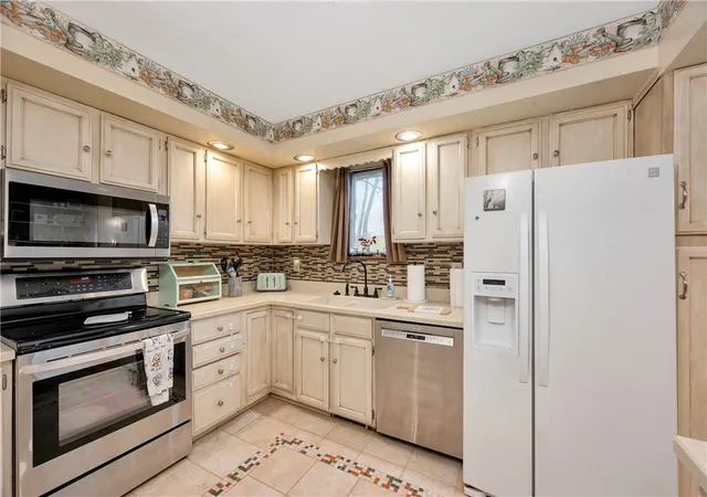 Photo 4 of Sale Pending at 120 Lyn Dale Dr, Butler, PA 16001 | MLS# 1764518 | Listing updated on 2026-09-14