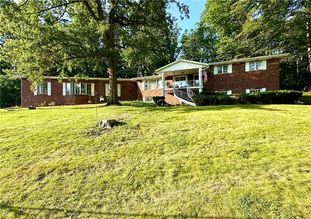 Photo 2 of Single family home for sale at 909 E Fairfield Ave, New Castle, PA 16105 | MLS# 1764616 | Listing updated on 2026-09-14