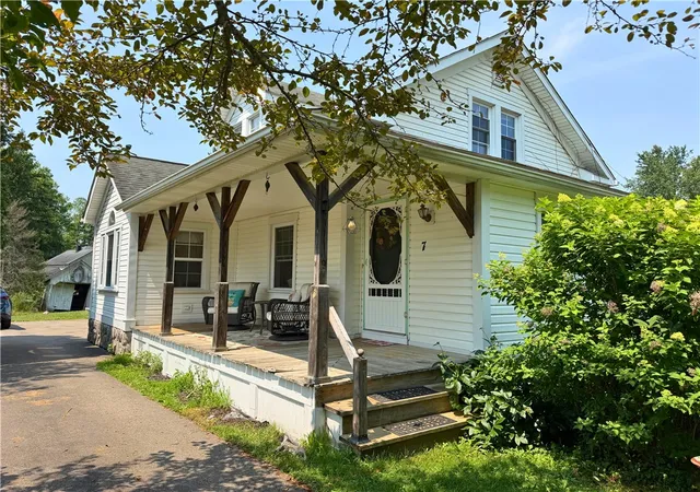 Photo 3 of Sale Pending at 7 Bell Rd, Grove City, PA 16127 | MLS# 1764791 | Listing updated on 2026-09-10