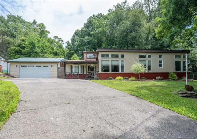 Photo 2 of Single family home for sale at 2851 State Route 981, New Alexandria, PA 15670 | MLS# 1764586 | Listing updated on 2026-09-12