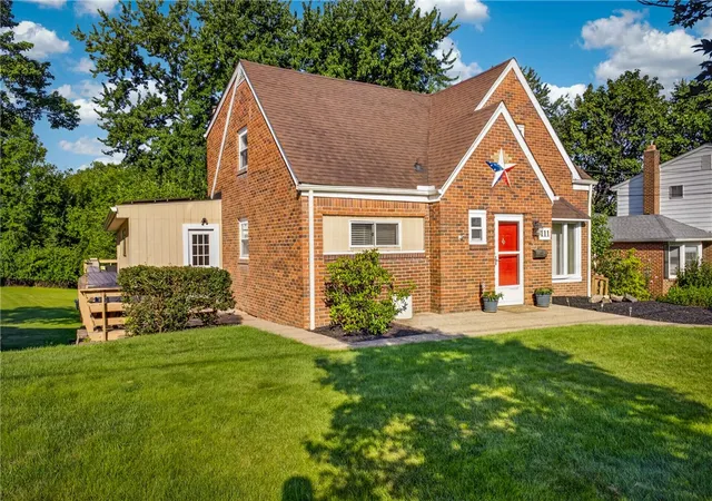 Photo 2 of Single family home for sale at 111 Green Oak Ln, Scott Twp, PA 15220 | MLS# 1764766 | Listing updated on 2026-09-14