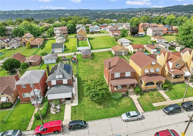 Photo 2 of Single family home for sale at 129 E Schwab Ave, Munhall, PA 15120 | MLS# 1764779 | Listing updated on 2026-09-11