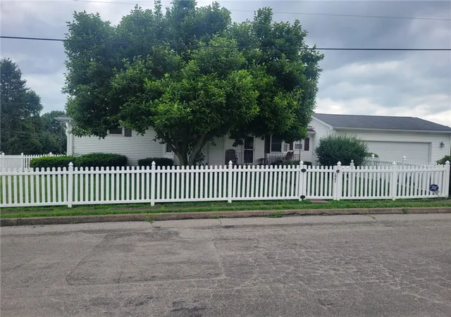 Single family home for sale at 1041 W Main St, Sharpsville, PA 16150 | MLS# 1764983