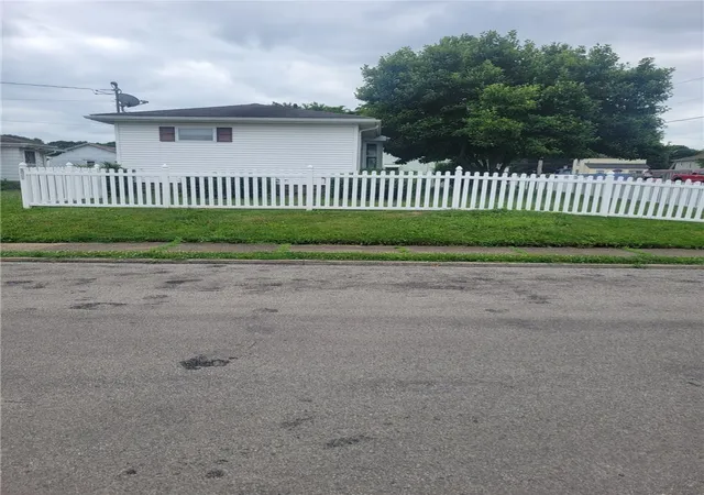 Photo 4 of Single family home for sale at 1041 W Main St, Sharpsville, PA 16150 | MLS# 1764983 | Listing updated on 2026-09-03