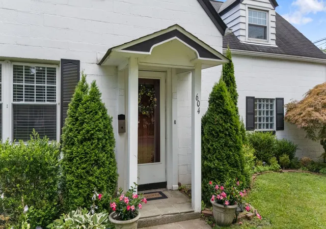 Photo 3 of Single family home for sale at 604 Charette Pl, Sewickley, PA 15143 | MLS# 1765068 | Listing updated on 2026-09-03
