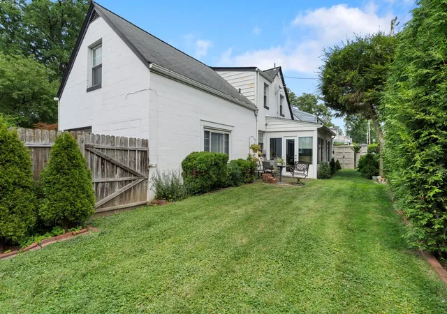 Photo 4 of Single family home for sale at 604 Charette Pl, Sewickley, PA 15143 | MLS# 1765068 | Listing updated on 2026-09-03