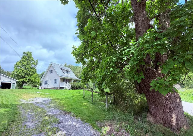 Photo 2 of Sale Pending at 2307 Princeton Rd, New Castle, PA 16101 | MLS# 1765115 | Listing updated on 2026-10-05