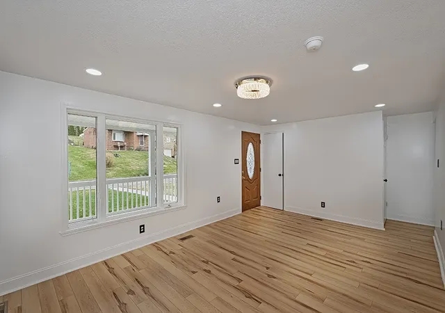 Photo 3 of Sale Pending at 260 Creston Dr, West Mifflin, PA 15122 | MLS# 1765141 | Listing updated on 2026-09-14