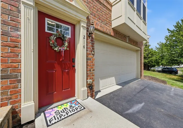 Photo 2 of Townhouse for sale at 214 Broadstone Dr, Adams Twp, PA 16046 | MLS# 1765037 | Listing updated on 2026-09-13