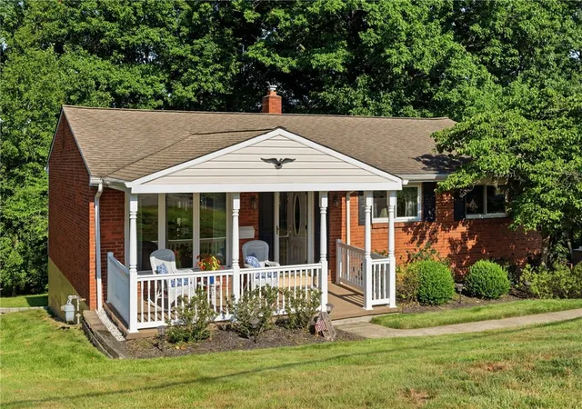 Photo 2 of Sale Pending at 254 Parkedge Rd, Green Tree, PA 15220 | MLS# 1764979 | Listing updated on 2026-10-02