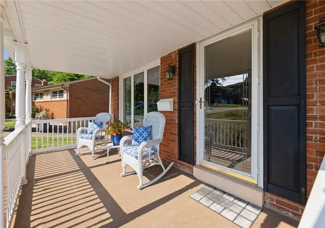 Photo 3 of Sale Pending at 254 Parkedge Rd, Green Tree, PA 15220 | MLS# 1764979 | Listing updated on 2026-10-02