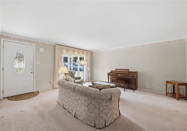 Photo 4 of Sale Pending at 254 Parkedge Rd, Green Tree, PA 15220 | MLS# 1764979 | Listing updated on 2026-10-02