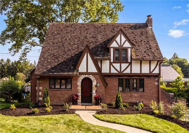 Photo 1 of Single family home for sale at 2 Glenvue Dr, Ross Twp, PA 15237 | MLS# 1764596 | Listing updated on 2026-09-13
