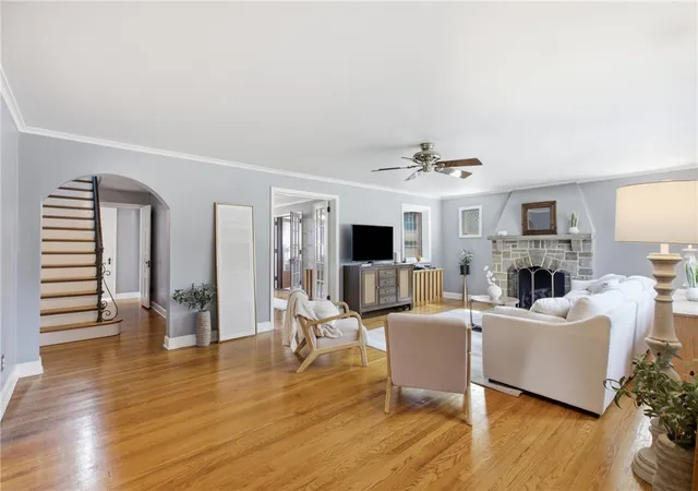 Photo 3 of Single family home for sale at 2 Glenvue Dr, Ross Twp, PA 15237 | MLS# 1764596 | Listing updated on 2026-10-03