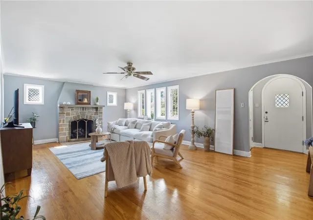 Photo 4 of Single family home for sale at 2 Glenvue Dr, Ross Twp, PA 15237 | MLS# 1764596 | Listing updated on 2026-10-03