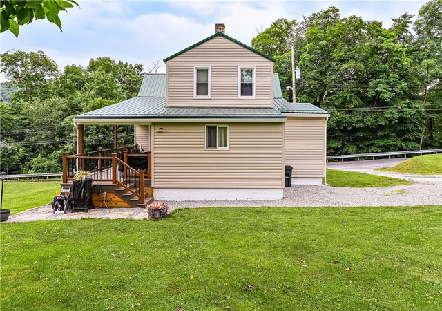 Photo 3 of Single family home for sale at 138 Penn Ave, Conemaugh Twp, PA 15935 | MLS# 1765028 | Listing updated on 2026-09-16