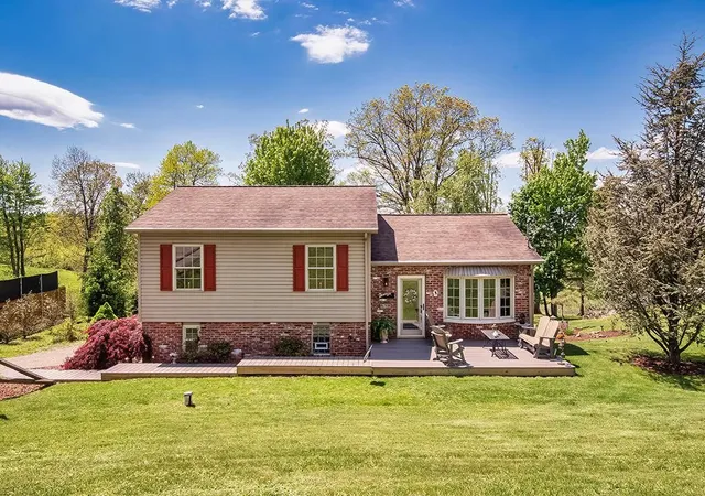 Photo 2 of Single family home for sale at 638 Knoll Ln, Upper Burrell, PA 15613 | MLS# 1765271 | Listing updated on 2026-09-12