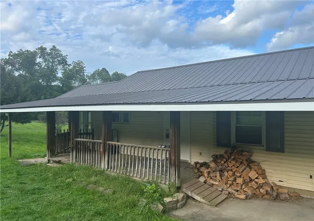 Photo 2 of Single family home for sale at 521 Aspen Rd, Petrolia, PA 16050 | MLS# 1764661 | Listing updated on 2026-09-11