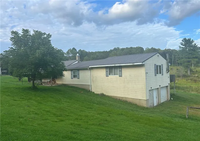 Photo 3 of Single family home for sale at 521 Aspen Rd, Petrolia, PA 16050 | MLS# 1764661 | Listing updated on 2026-09-11