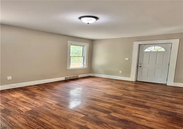 Photo 4 of Single family home for sale at 301 Run St, Carnegie, PA 15106 | MLS# 1765272 | Listing updated on 2026-09-09