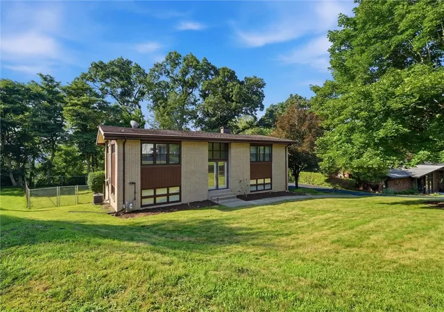 Photo 1 of Single family home for sale at 1718 Mountainview Dr, Monroeville, PA 15146 | MLS# 1765346 | Listing updated on 2026-09-27