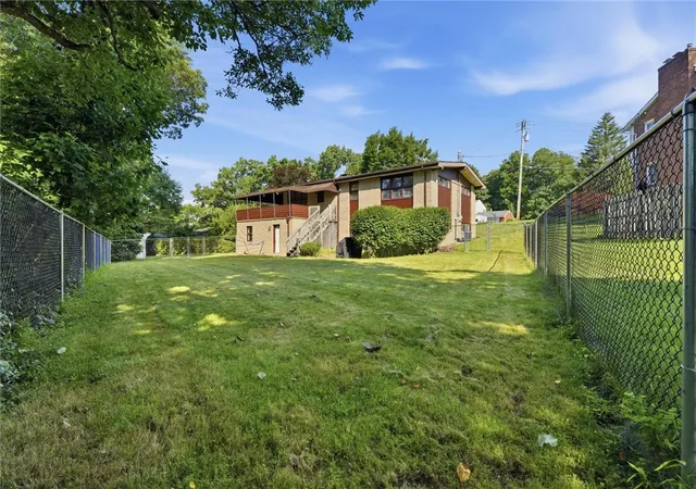 Photo 2 of Single family home for sale at 1718 Mountainview Dr, Monroeville, PA 15146 | MLS# 1765346 | Listing updated on 2026-09-27