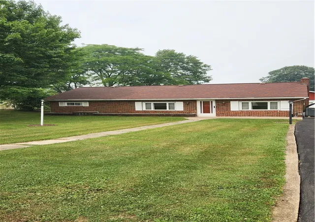 Photo 2 of Single family home for sale at 218 Arlington Ave, Twp Of But Nw, PA 16001 | MLS# 1765318 | Listing updated on 2026-09-25