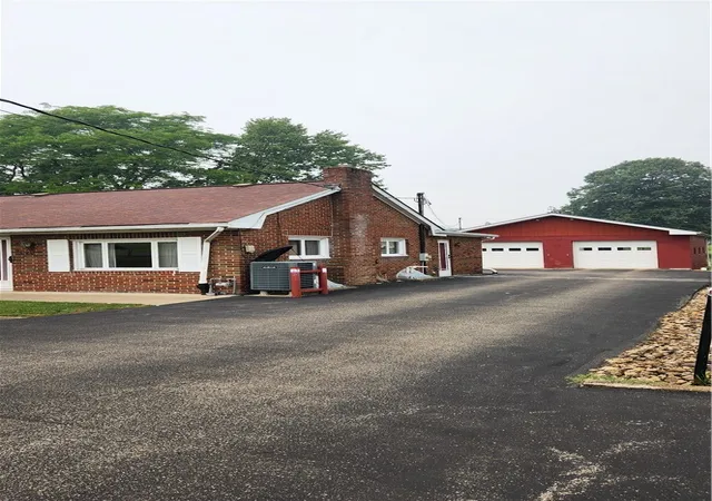 Photo 3 of Single family home for sale at 218 Arlington Ave, Twp Of But Nw, PA 16001 | MLS# 1765318 | Listing updated on 2026-10-16